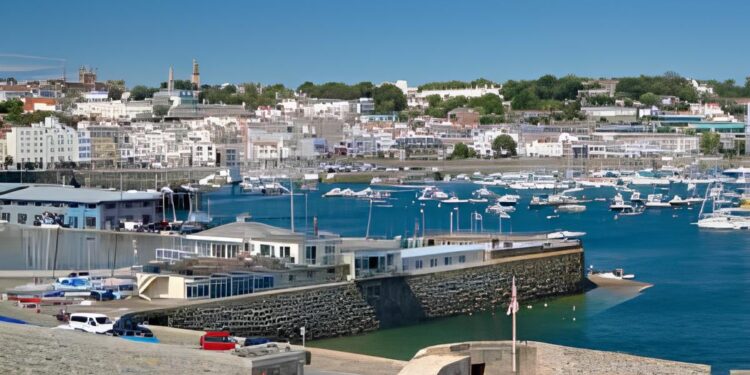 Kekecewaan Publik Memuncak: Ribuan Warga Guernsey Masih Menanti Pengembalian Pajak Penghasilan