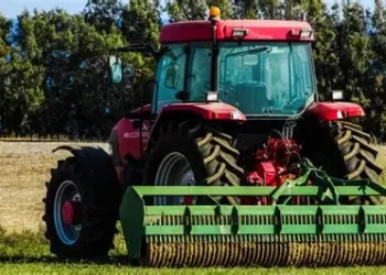 Petani Inggris Gelar Konvoi Traktor Protes Pajak Warisan