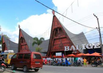 Pemkab Toba Tertibkan Reklame Penunggak Pajak