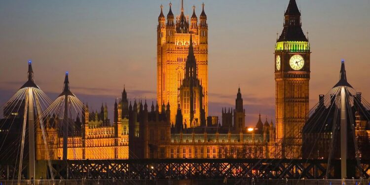Tekanan Fiskal Melonjak, Inggris Siapkan Kenaikan Tarif PPh Pribadi dan Pemangkasan Iuran Sosial