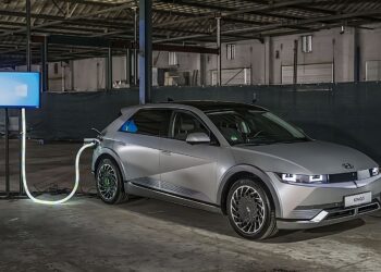 Penjualan Mobil Listrik Melonjak 18,27%, Airlangga: Terjadi Pergeseran dari Mobil BBM