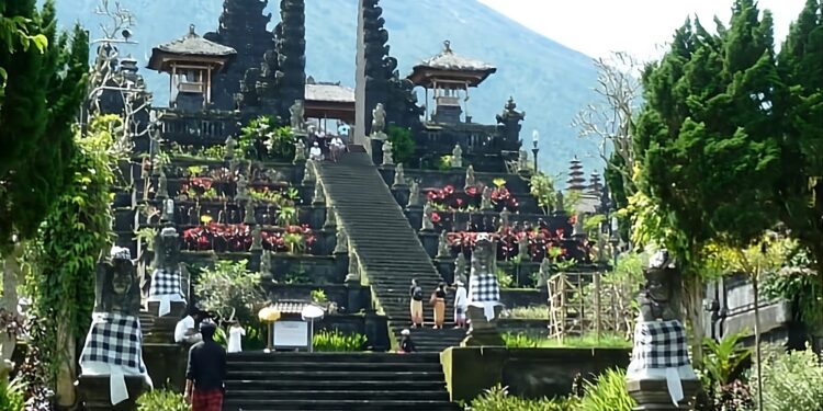 Kejari Karangasem Pulihkan Pajak Daerah Rp2,8 Miliar Lewat Pendampingan Humanis