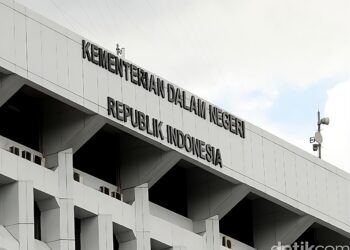 Mendagri Dorong Gubernur Ambil Kendali Penetapan Upah Minimum 2026