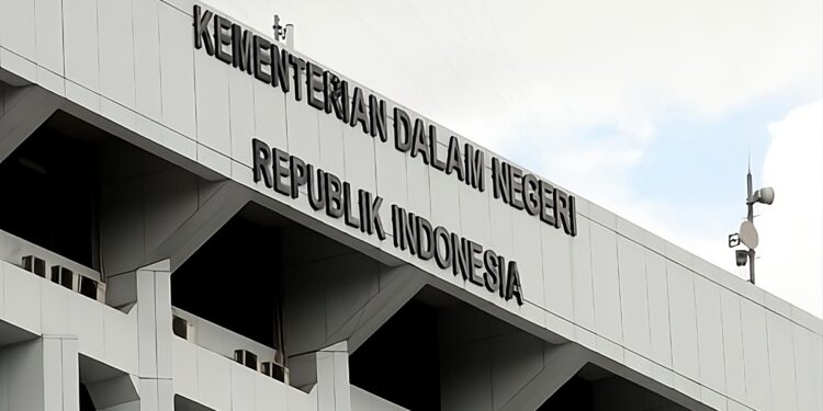 Mendagri Dorong Gubernur Ambil Kendali Penetapan Upah Minimum 2026