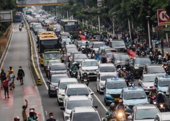 Wajib Tahu! 10 Persen Pajak Kendaraan Harus Dipakai Pemda Tambal Jalan Rusak