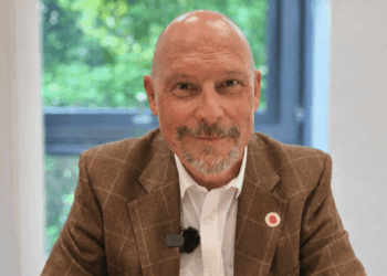 Kelompok oposisi di Dewan meminta kenaikan pajak yang lebih kecil.