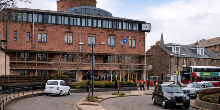 Kenaikan pajak dewan sebesar 9% disetujui di Midlothian.