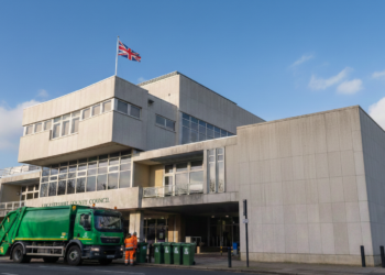 Kenaikan pajak dan pengumpulan sampah tiga kali seminggu disetujui.