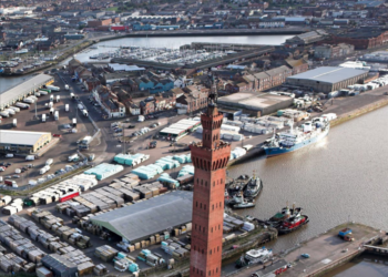 Kenaikan pajak dewan sebesar 4,5% yang direvisi telah disetujui.