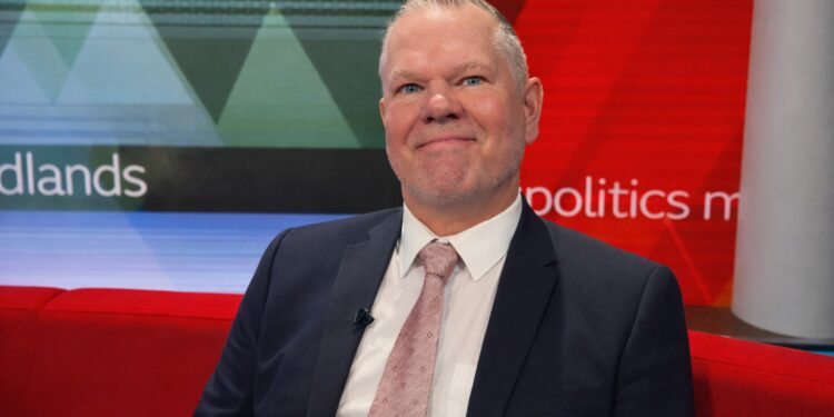 Anggota Dewan mengundurkan diri dari Partai Reformasi akibat kenaikan pajak dewan.