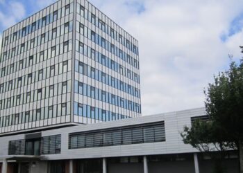 Dewan berencana menaikkan pajak dewan sebesar 8%.