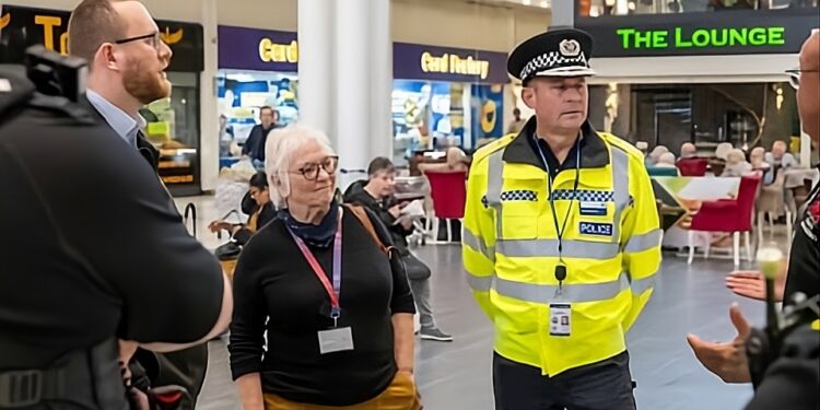 Komisaris mendukung usulan kenaikan pajak untuk menghindari pemotongan anggaran.