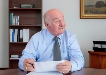 Kabinet menyetujui pemotongan anggaran dan kenaikan pajak tertinggi yang mungkin.