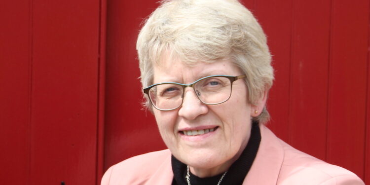 Ketua dewan dilarang menjabat sebagai direktur perusahaan karena pajak yang belum dibayar.