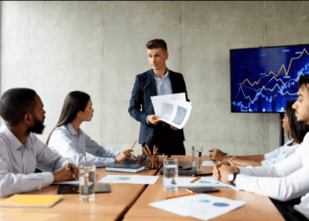 Dewan menyetujui kenaikan pajak maksimum dalam anggaran.