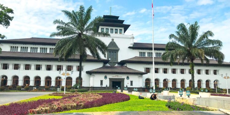 Gubernur Pastikan Tarif Pajak Kendaraan Tahun Ini Tidak Naik