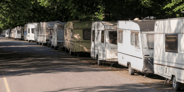 Pajak bagi penghuni van dikhawatirkan dapat memaksa mereka kembali tinggal di pinggir jalan.