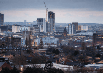 Pajak daerah Leeds akan naik sebesar 4,99% pada bulan April.