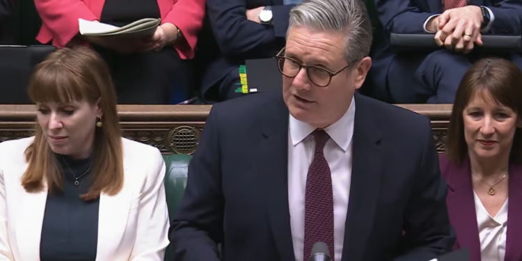 Rencana kenaikan pajak bahan bakar akan tetap ditinjau ulang akibat konflik Iran, kata Perdana Menteri.