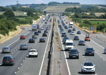 Menteri Keuangan Rachel Reeves kemungkinan akan menaikkan tarif uang tempuh (mileage rates) bagi pengemudi yang menggunakan mobil untuk bekerja.