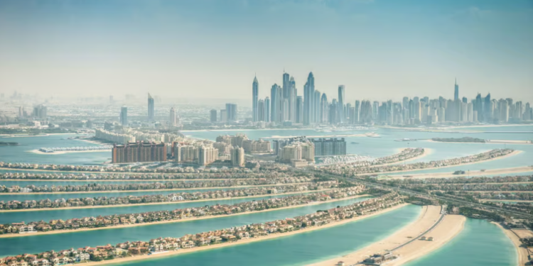 Ekspatriat Inggris yang meninggalkan Dubai menuju London berebut menghindari tagihan pajak hingga £5 juta.