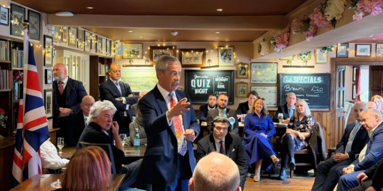 “Pajak daerah harus dinaikkan,” kata Nigel Farage