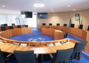 Ketua dewan tetap “berjuang” meskipun dilarang menjabat karena pajak yang belum dibayar.