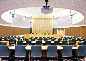 Anggaran kota disetujui meskipun ada upaya untuk memblokir kenaikan pajak.