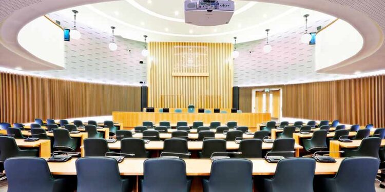 Anggaran kota disetujui meskipun ada upaya untuk memblokir kenaikan pajak.