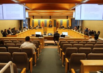 Dewan “menghadapi kebangkrutan” setelah kenaikan pajak dikonfirmasi.