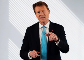 Richard Tice membela catatan pajaknya sambil mempertanyakan kontribusi pajak Partai Buruh.