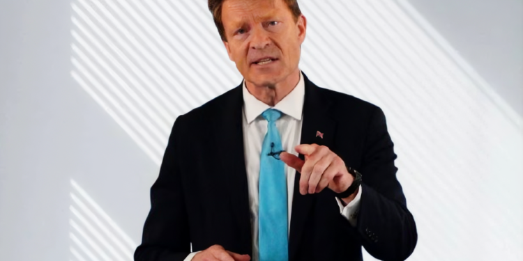 Richard Tice membela catatan pajaknya sambil mempertanyakan kontribusi pajak Partai Buruh.