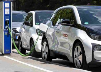 Akselerasi Transisi Energi: Mendagri Instruksikan Gubernur Bebaskan Pajak Kendaraan Listrik secara Total