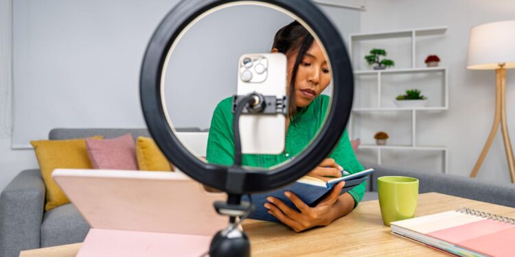 Siapkan Panduan Khusus, SARS Perketat Pengawasan Pajak Selebgram dan Influencer