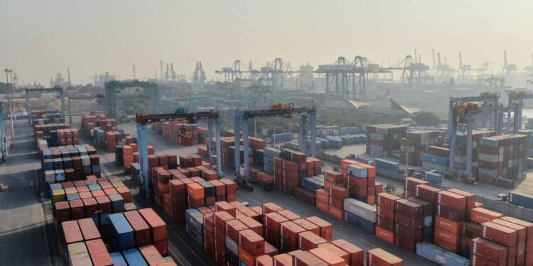 Penumpukan Kontainer Tanjung Priok Ditangani DJBC, Purbaya Minta Layanan 24/7